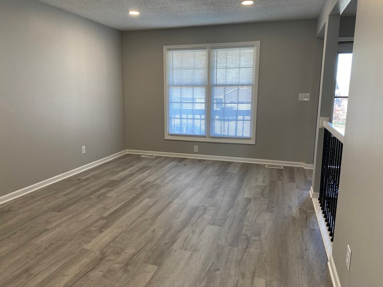 Front Room - 315 Lakeland Dr