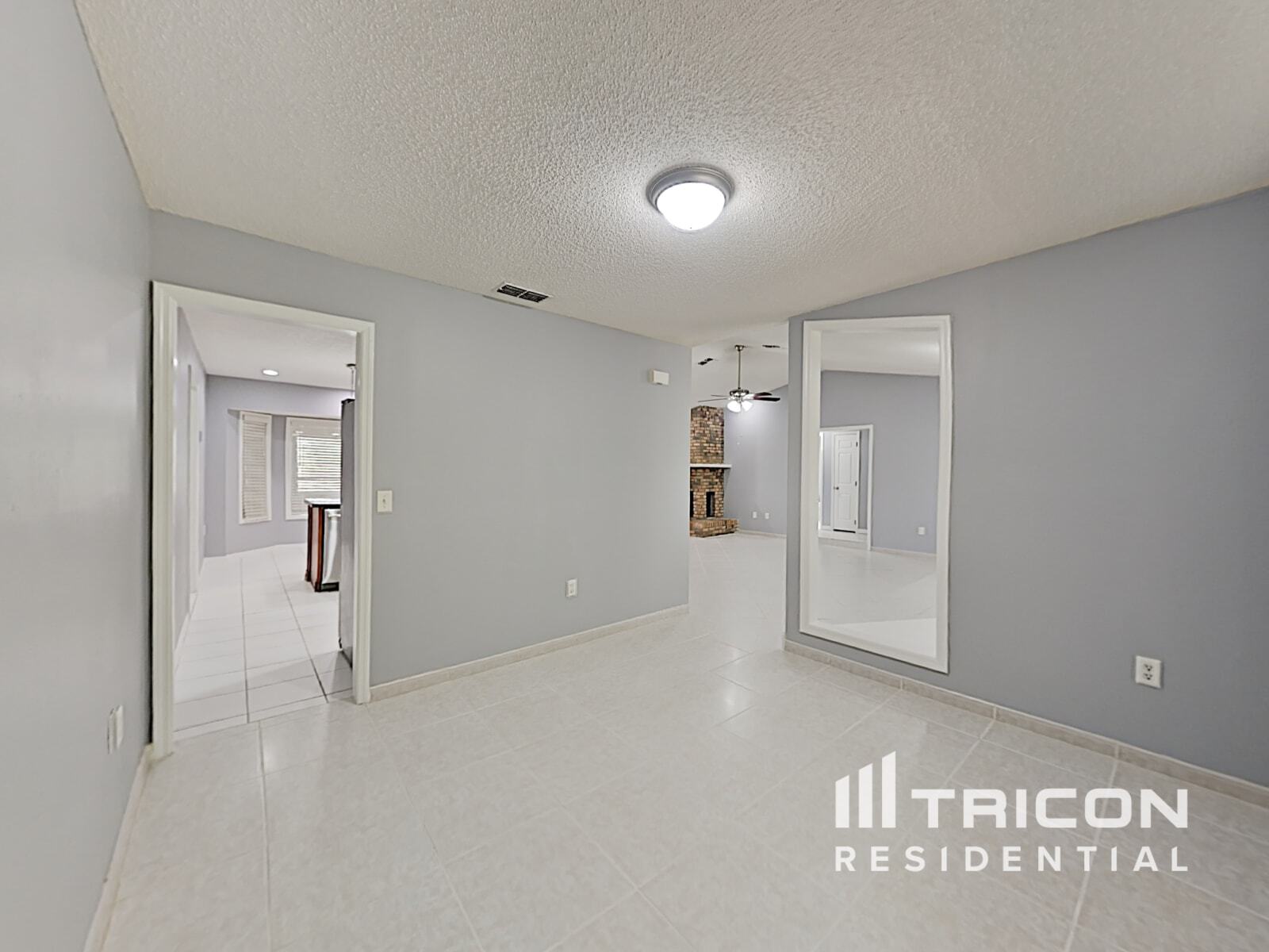 Building Photo - 949 Yellow Rose Dr