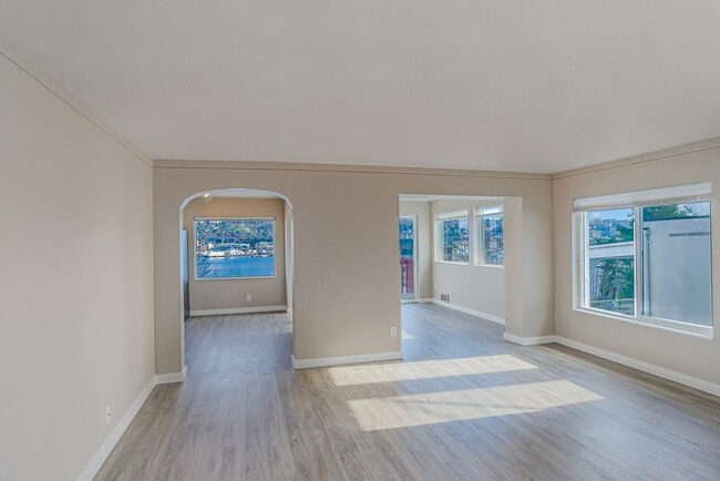 Building Photo - 1732 Dexter Ave N