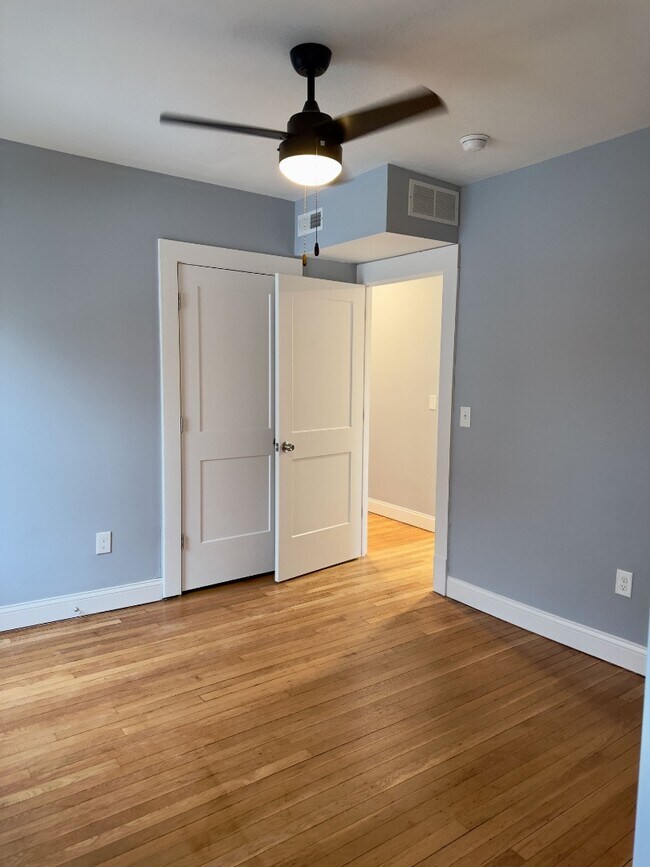 Building Photo - 2407 Woodmere Dr