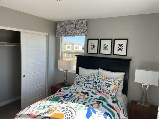 Building Photo - 3 Bedrooms Townhouse For Rent