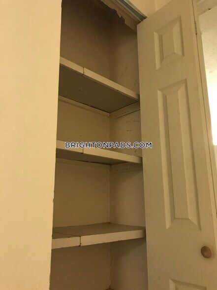 Building Photo - 144 Kenrick St