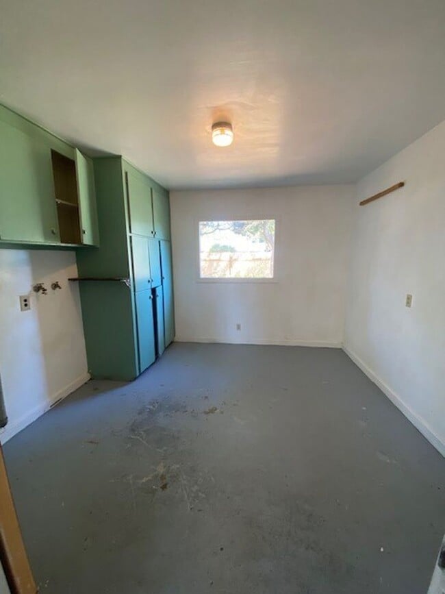 Building Photo - Close to Cal Poly Humboldt, 4/2 house!