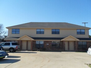 Building Photo - 1106 Lansberry Ct