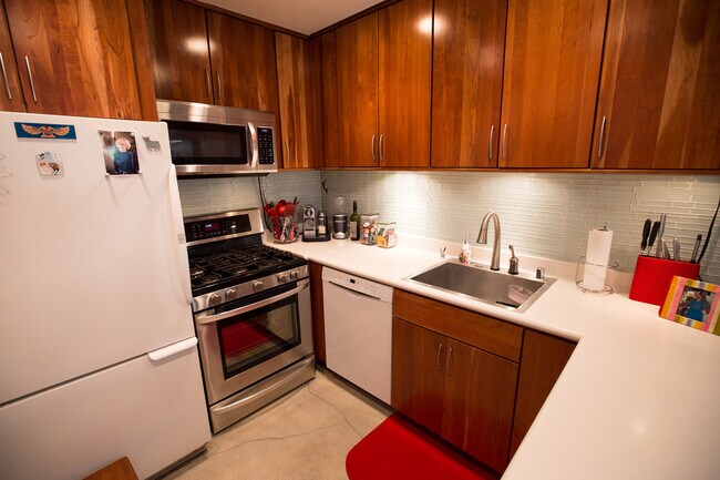 Building Photo - 2508 Arizona Ave