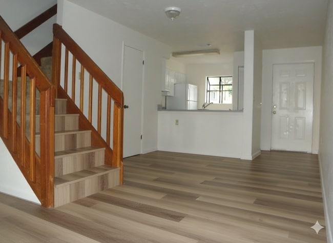 Building Photo - 2125 SW 39th Way