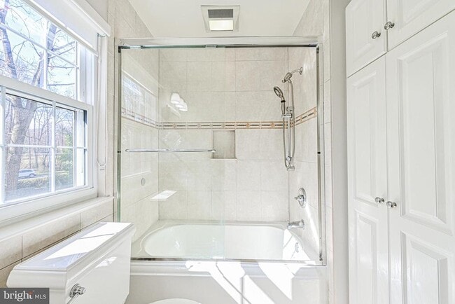 Building Photo - 9929 Hemlock Woods Ln