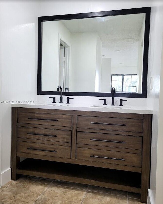 Building Photo - 468 NE 206th Ln