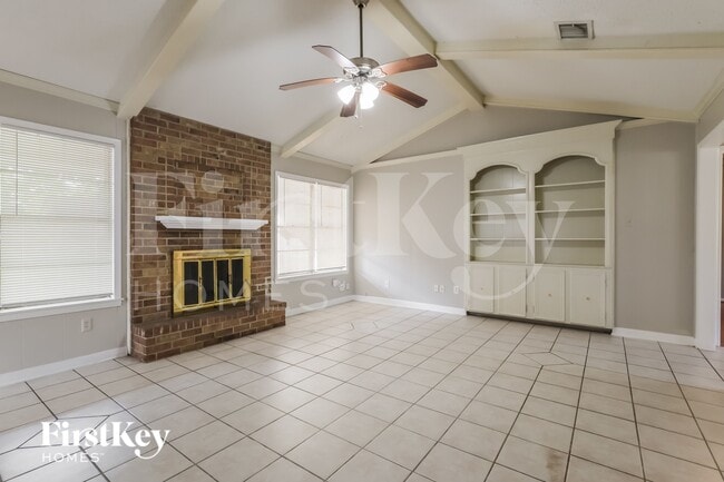 Building Photo - 222 Magic Oaks Dr
