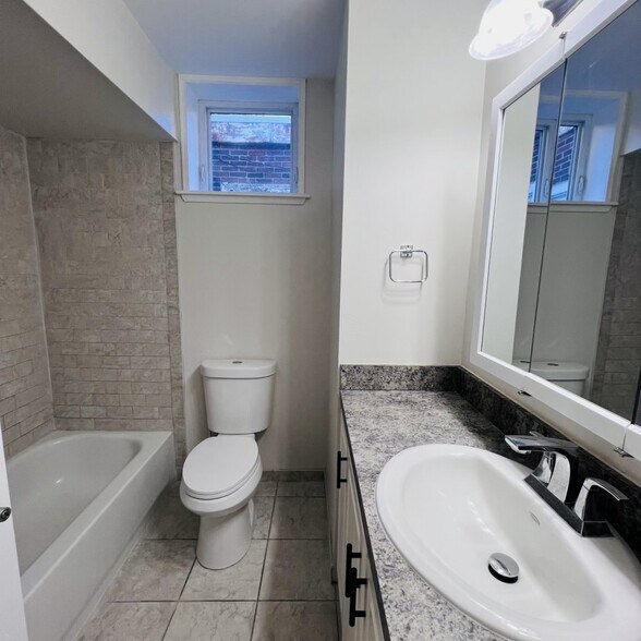 Building Photo - 619 S 42nd St