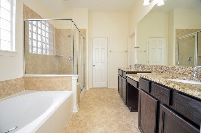 Building Photo - 6510 Arroyo Springs Ln