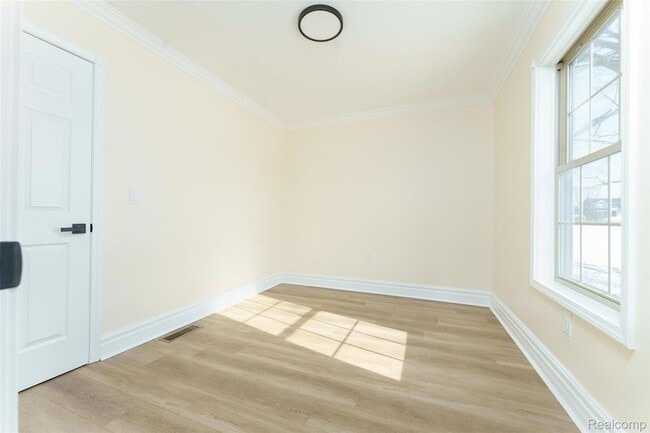 Building Photo - 3342 Oak Grove Rd