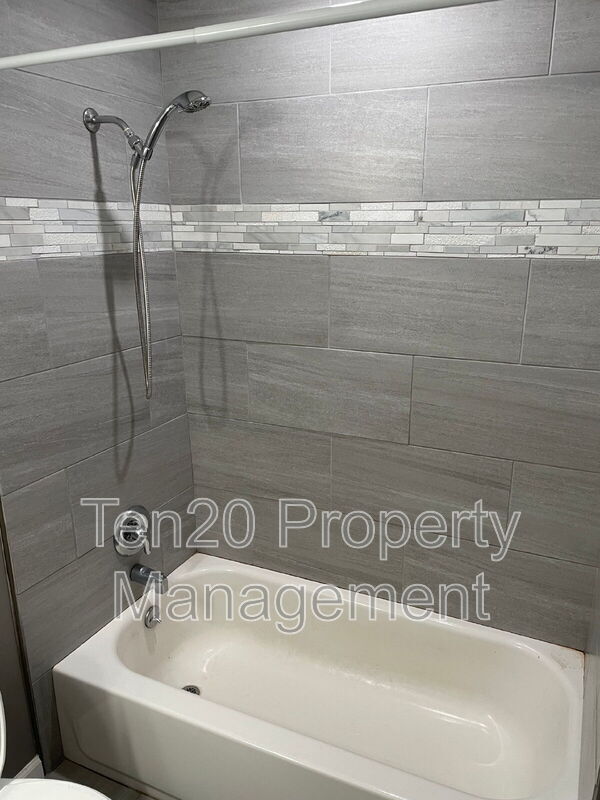 Building Photo - 3211 Maricopa Dr