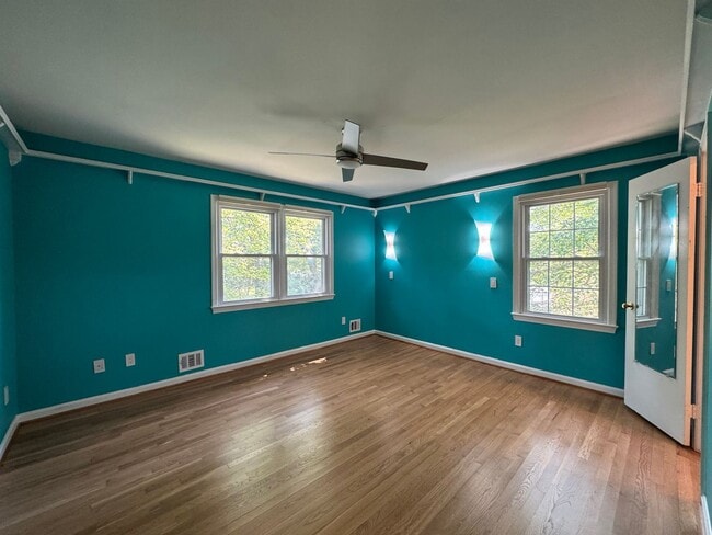 Building Photo - Spacious And Elegant 4 Bed 3 Bath Home Wit...