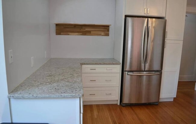 Building Photo - Crescent Hill  Charming Three Bedroom Bung...