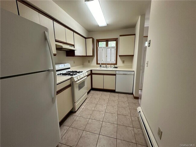 Building Photo - 6 Cedar Ln