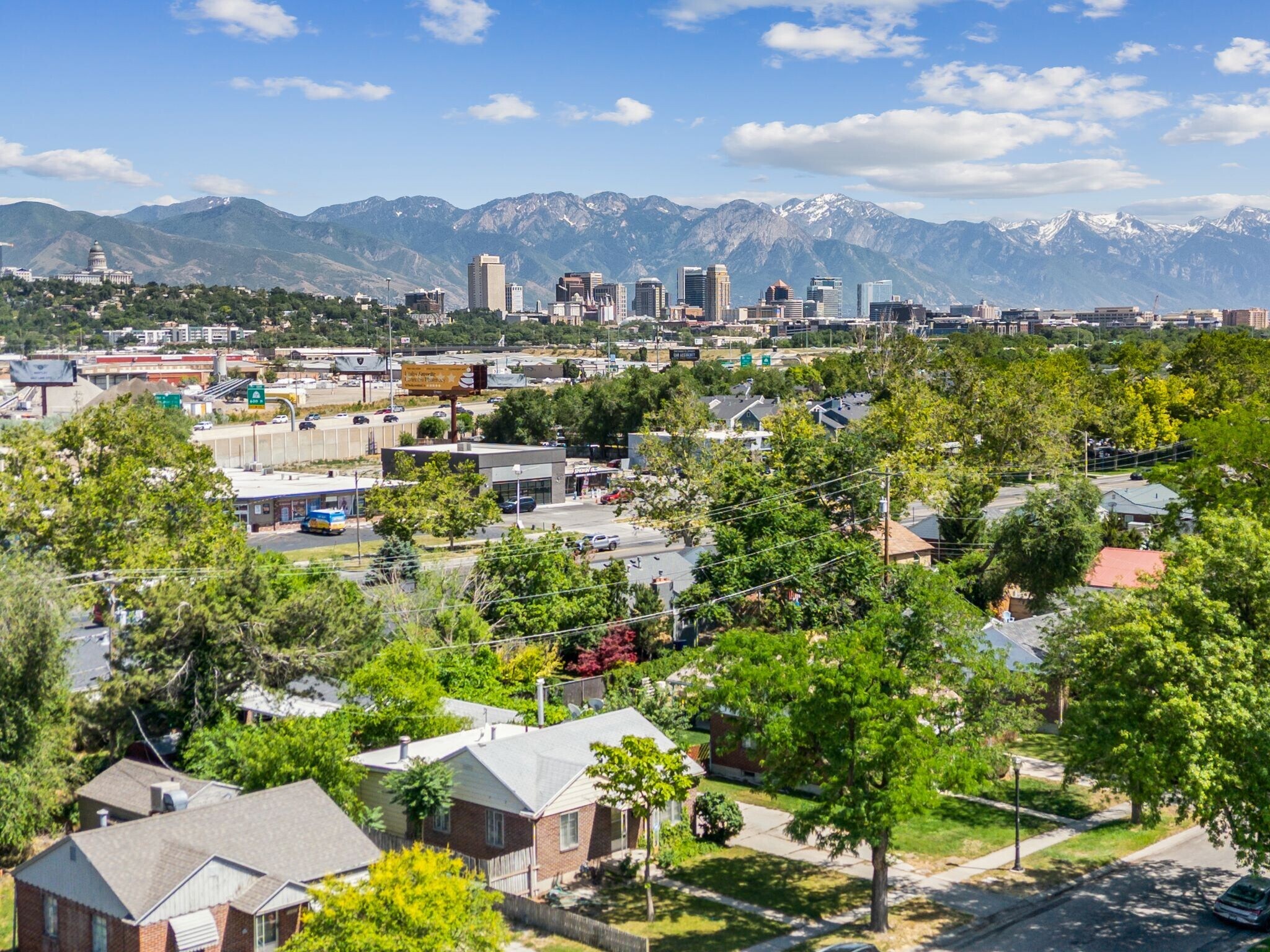 Building Photo - 983 N Poinsettia Dr