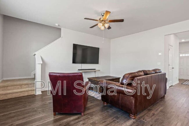 Building Photo - 626 Quartz Ln