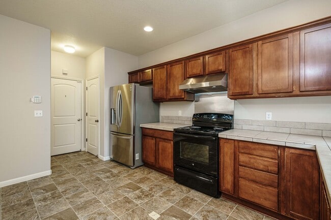 Building Photo - $500 Move In Special  4 Bedroom 2.5 Bath New Carpet and Fresh Paint