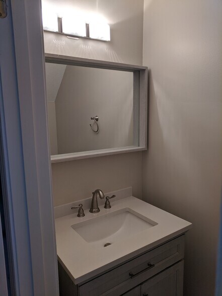 Building Photo - 7746 Shadowland Dr