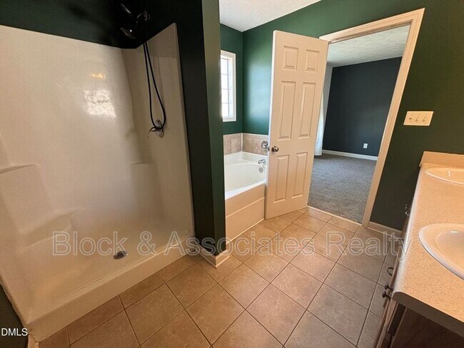 Building Photo - 2228 Stornoway Ct