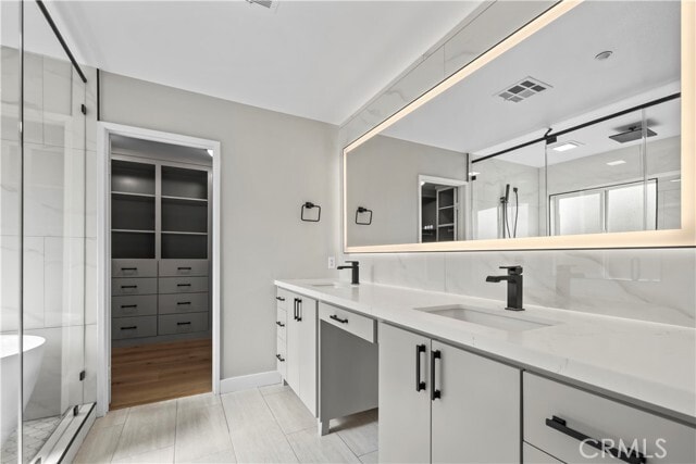 Building Photo - 11021 Van Uffelen Dr