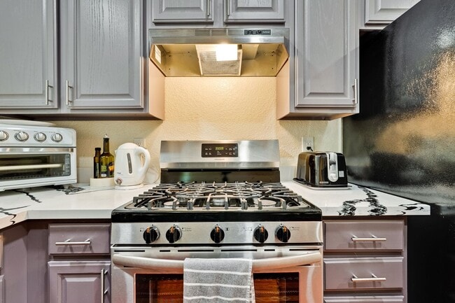 Building Photo - ADU One Bedroom Unit Available with Privat...