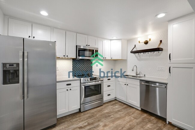 Building Photo - Charming Shoreline Home on a Spacious Lot | A/C & EV Charger | Near Light Rail