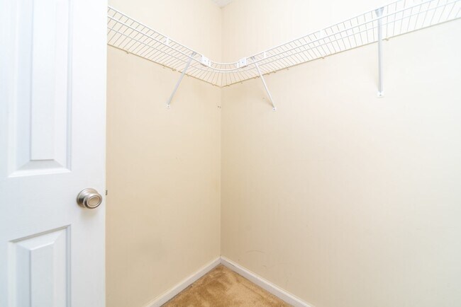 Building Photo - Beautiful 3 bed/ 2.5 bath home in Deep Creek