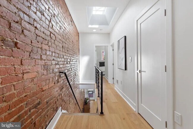 Building Photo - 116 Thomas St NW