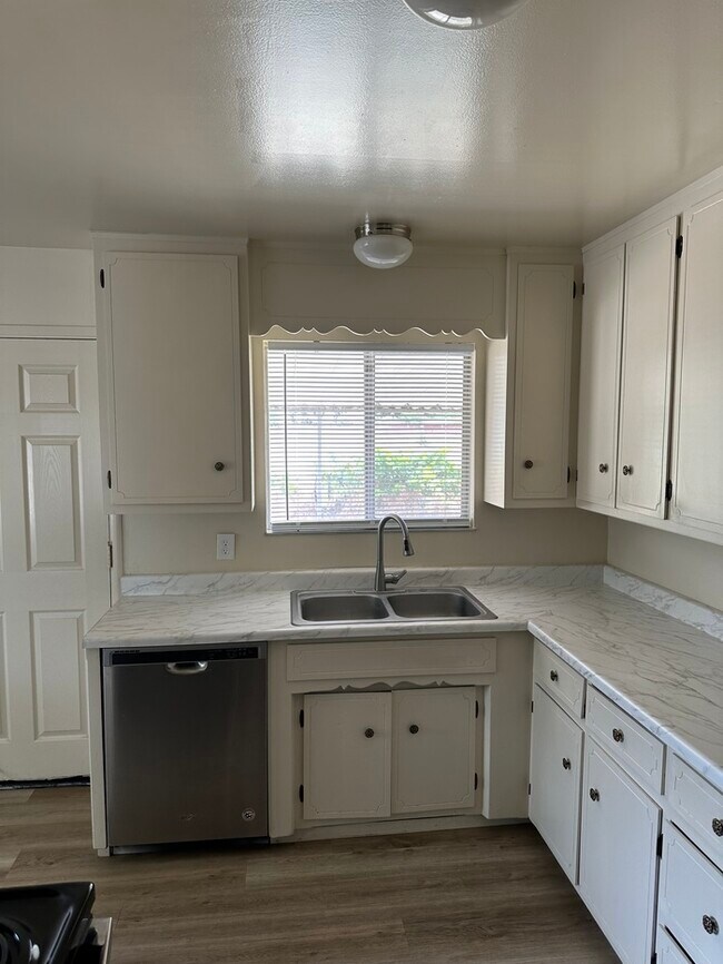 Building Photo - Coming Soon Cozy Renovated Country Propert...