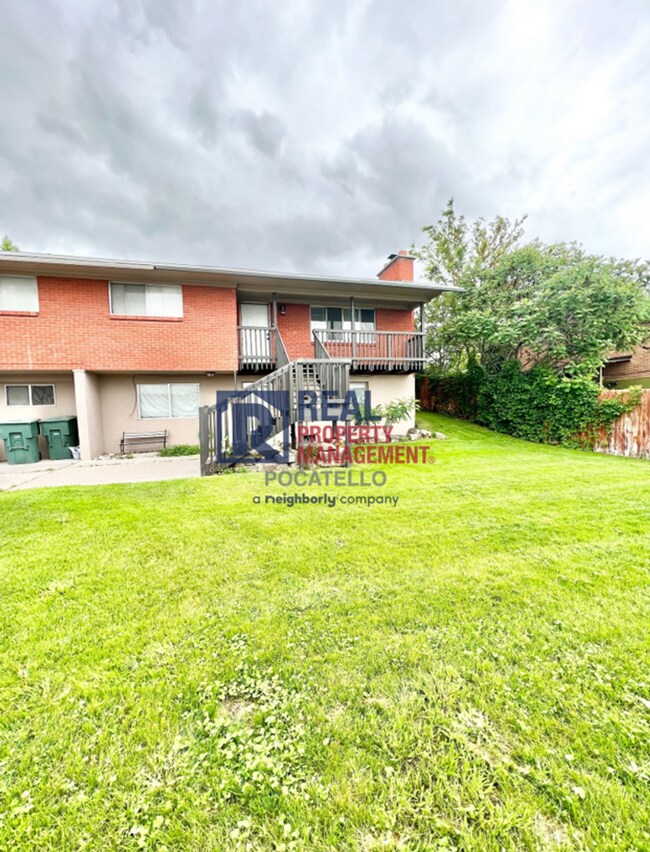 Building Photo - 1921 Monte Vista Dr