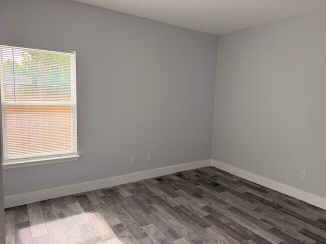 Building Photo - Orlando Rd Duplexes