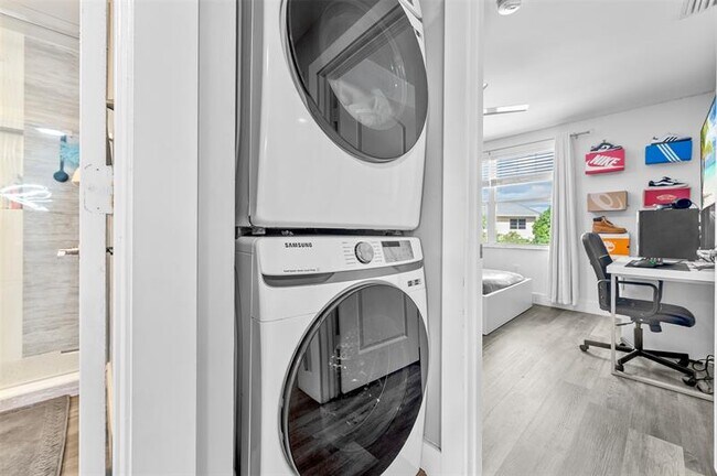 Building Photo - 4121 Eastridge Cir