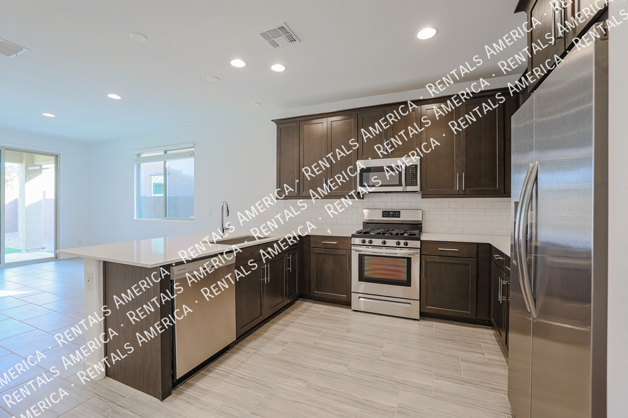 Building Photo - 9002 W Rancho Dr
