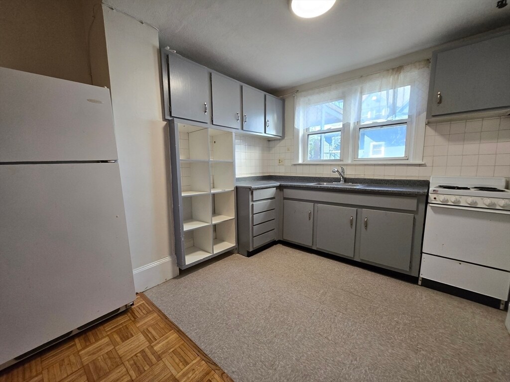 Building Photo - 56 Park Vale Ave