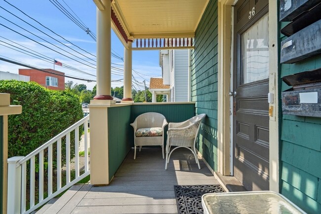 Building Photo - 36 Willow St