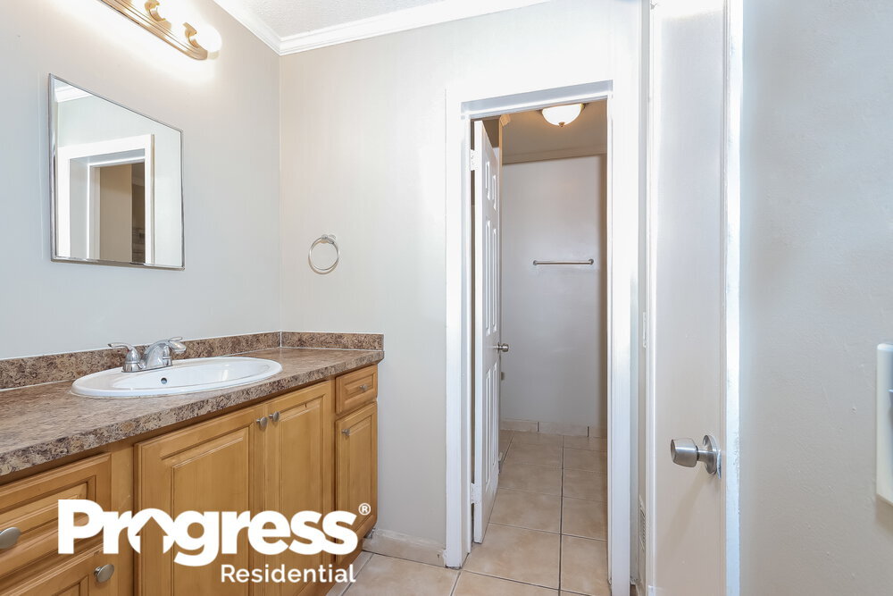 Building Photo - 1496 W 31st St