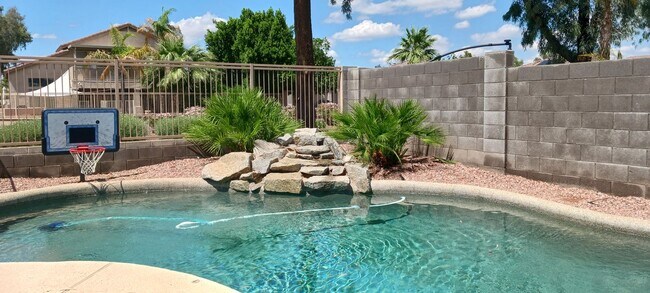 Building Photo - 3 Bed / 2 Bath with Loft and Pool