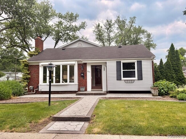 Building Photo - 2111 Earlmont Rd