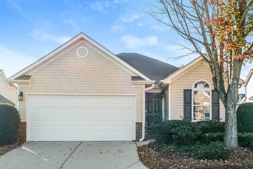 Primary Photo - 5 Hill Crest Cir