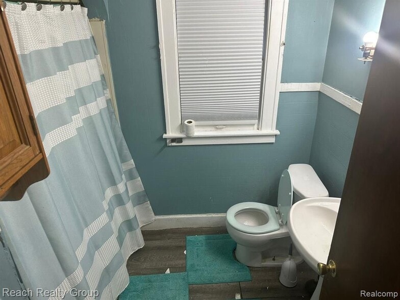 Building Photo - 21662 Bennett St