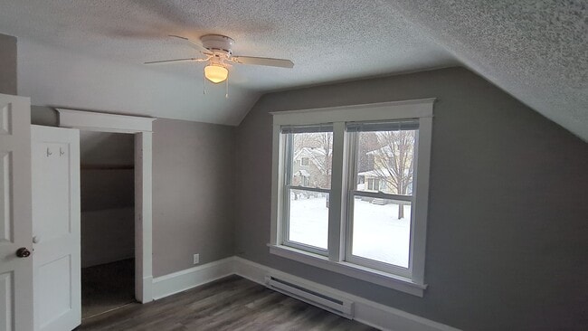 Building Photo - 3 Bedroom 1 bath home with lots of updates!