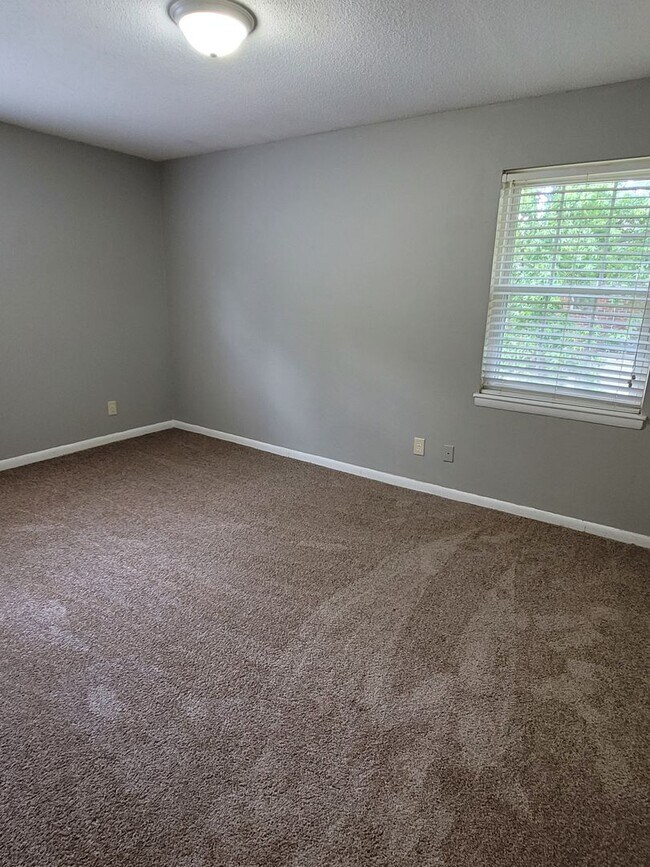Building Photo - 1704 Ashford Ln