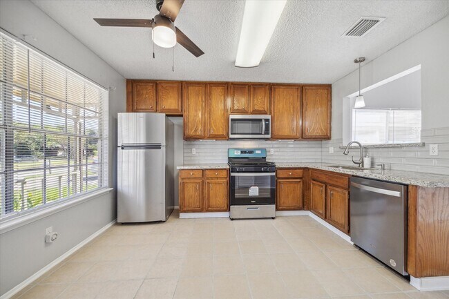 Building Photo - 15939 Beechnut St