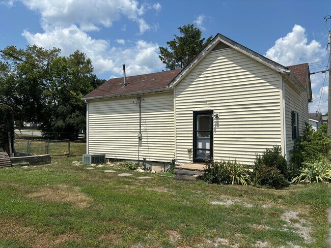 Building Photo - 308 E Chestnut St