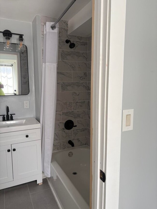 Building Photo - 23 Bowers Ave