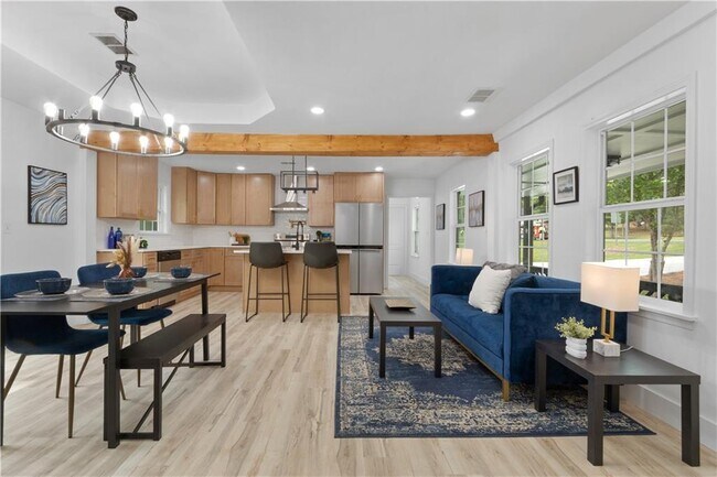 Building Photo - 2014 Fence Rd NE