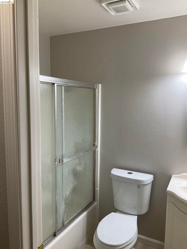 Building Photo - 1202 Sycamore Dr