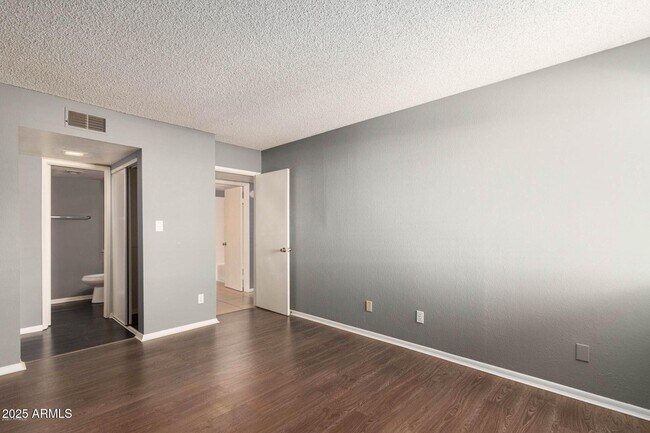 Building Photo - 2938 N 61st Pl